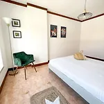 Esplanada-zona Central-perto Praias-estacionamento Gratuito Setúbal