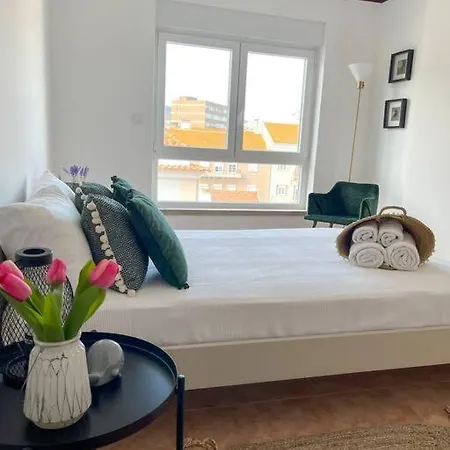 Esplanada-zona Central-perto Praias-estacionamento Gratuito Apartamento Setúbal