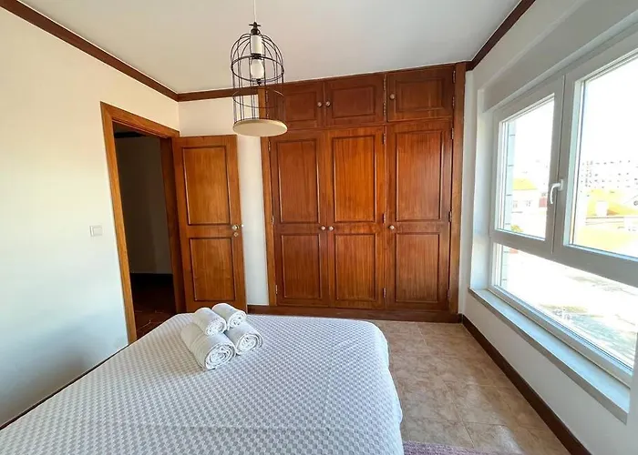 Esplanada-zona Central-perto Praias-estacionamento Gratuito Apartman Setúbal